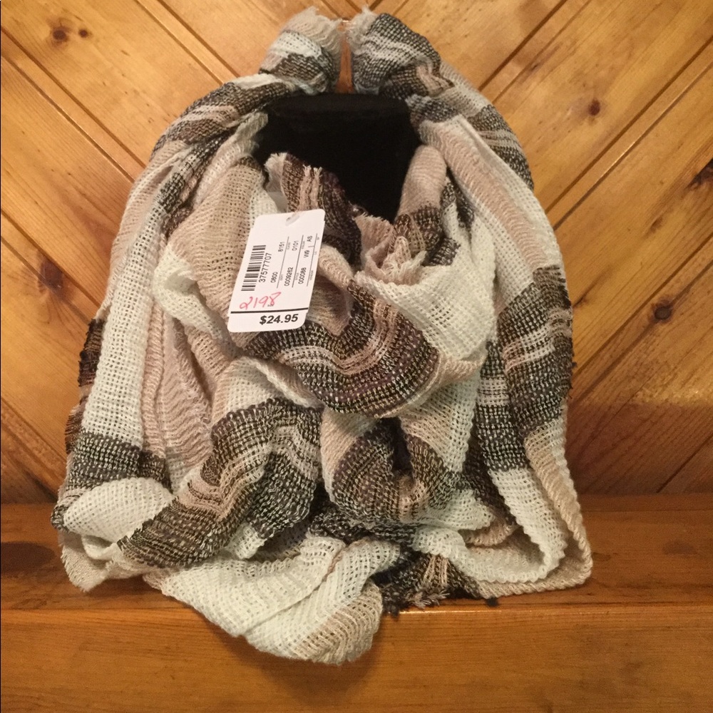 Textured plaid loop scarf - Picture 2 of 4